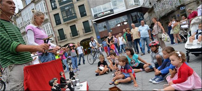 Artistas em uma rua de Pontevedra, Galizia, Espanh