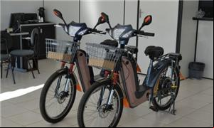 As bicicletas elétricas se tornaram uma opção econ