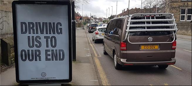Levando-nos ao fim, diz a contrapropaganda em Lond