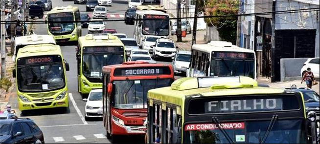 Trânsito caótico em área central de São Luís