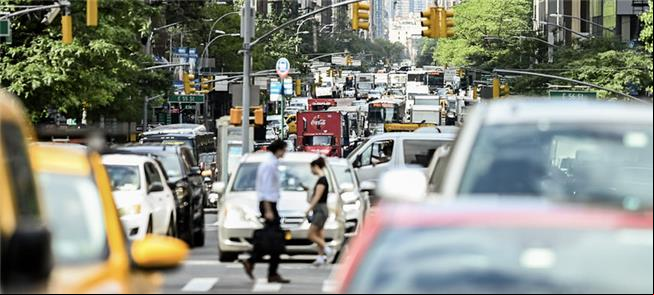 Trânsito congestionado nas ruas de Manhattan